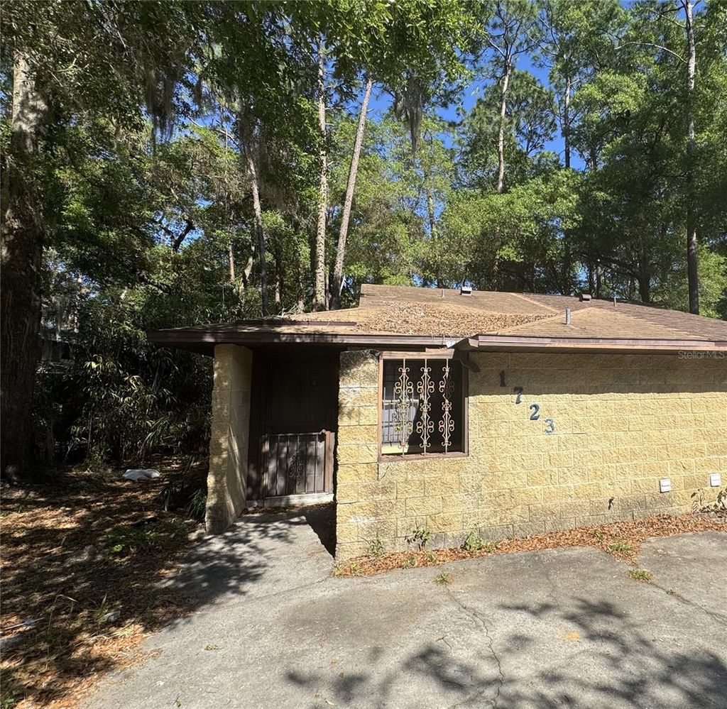 Photo of 1723 SW 68th Terrace, Gainesville, FL 32607 (MLS # GC539499)