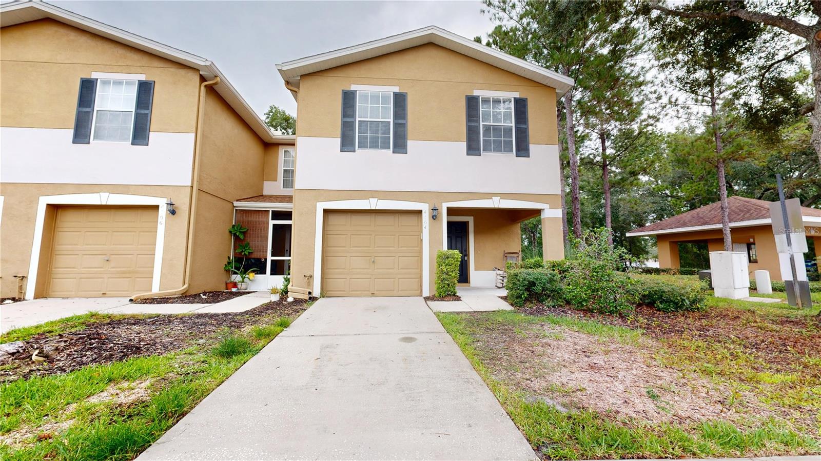 For Rent – $2,200/month
4104 Winding River Way, Land O Lakes, FL 34639
3 Bedrooms | 2.5 Bathrooms | Edgewater at Grand Oaks
This well-maintained 3-bedroom, 2.5-bathroom townhome is located in the desirable Edgewater at Grand Oaks community in Land O Lakes. Offering a spacious and functional layout, this property is perfect for those seeking comfort and convenience at an affordable price point.
The main floor features an open-concept living and dining area, ideal for entertaining or everyday living. The kitchen includes plenty of cabinetry, generous counter space, and a breakfast bar for casual meals. A convenient half-bath is also located downstairs for guests.
Upstairs, you’ll find three comfortable bedrooms, including a primary suite with a walk-in closet and private bathroom. Two additional bedrooms share a full bathroom, and there’s also a dedicated laundry space for added convenience.
Step outside to your screened-in back patio, which offers peaceful views and no rear neighbors, providing added privacy.
Additional Features:
• In-unit washer and dryer
• Ceiling fans
• Assigned parking
• Lawn care and exterior maintenance included
• Community pool access
Conveniently situated near I-75 and I-275, this home is just minutes from Tampa Premium Outlets, The Shops at Wiregrass, and numerous dining and entertainment options in Wesley Chapel and Land O Lakes.
?
Schedule your private showing today and discover all that this Edgewater townhome has to offer.