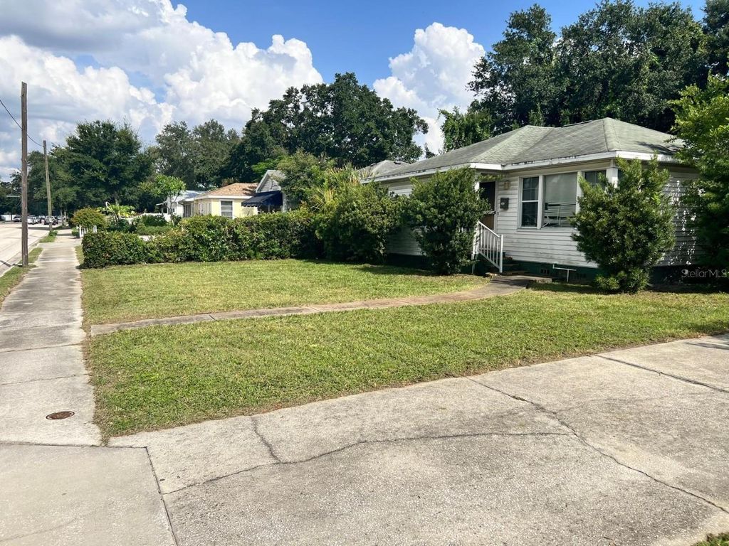 Photo of 3620 W Azeele Street, Tampa, FL 33609 (MLS # TB8449802)