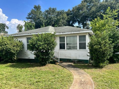 Photo of 3620 W Azeele Street, Tampa, FL 33609 (MLS # TB8449802)