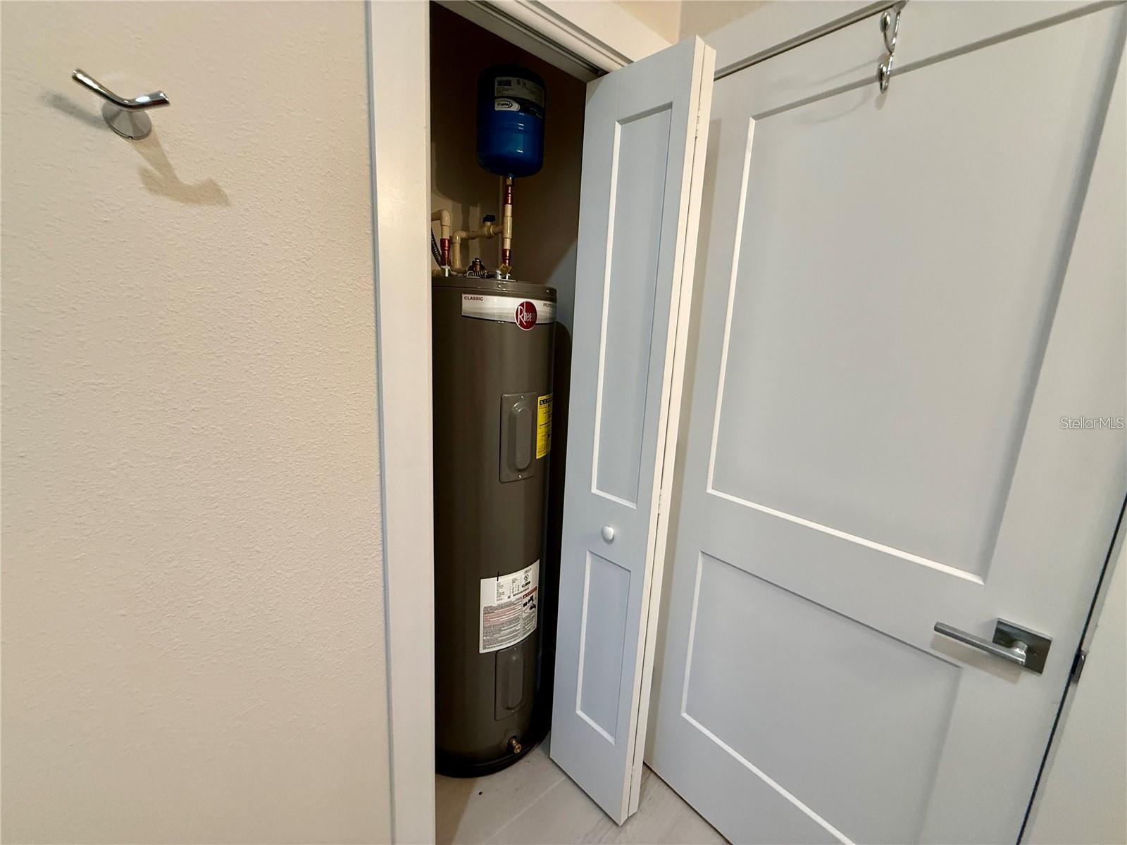 LAKESHORE AT LAKE ANDREW - Residential