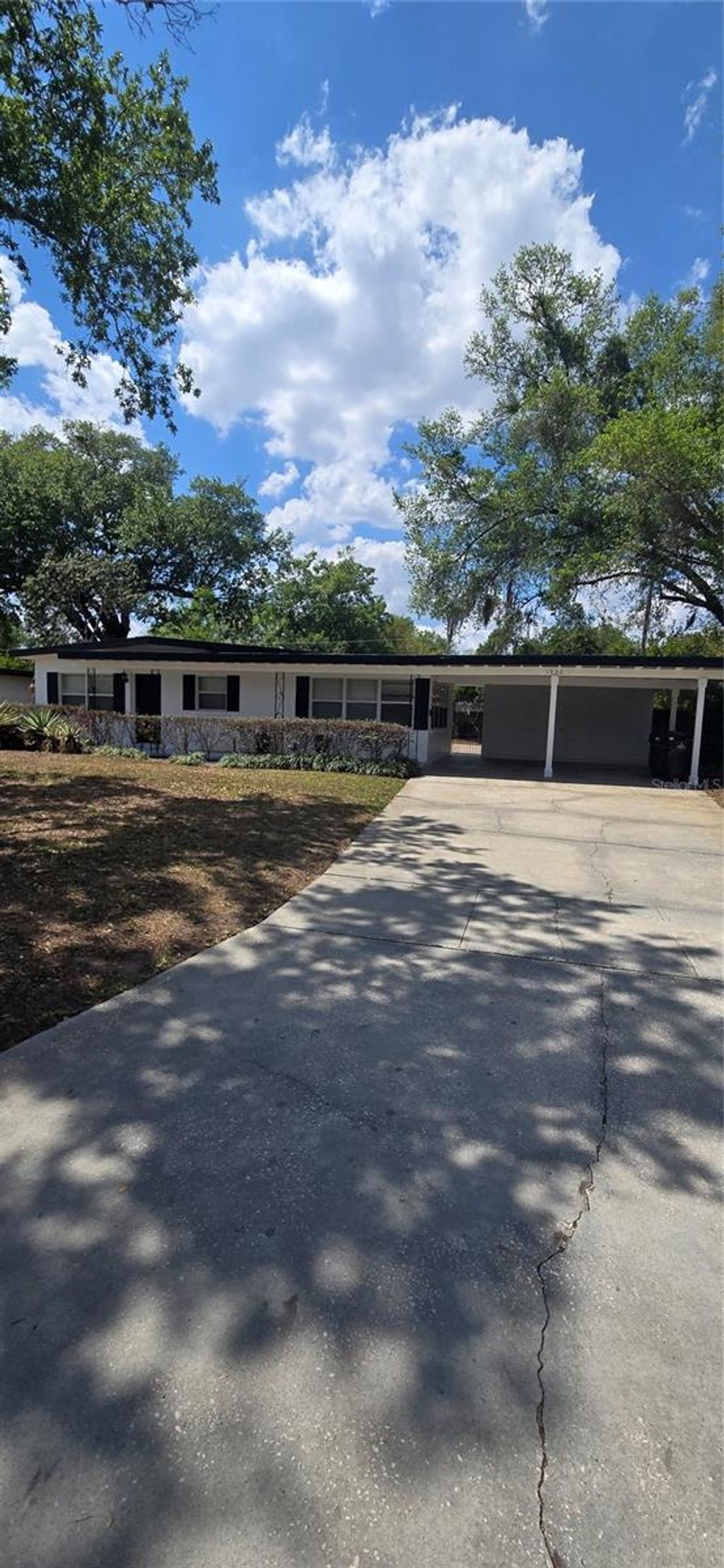 Photo of 1500 Roscomare Avenue, Orlando, FL 32806 (MLS # O6393184)