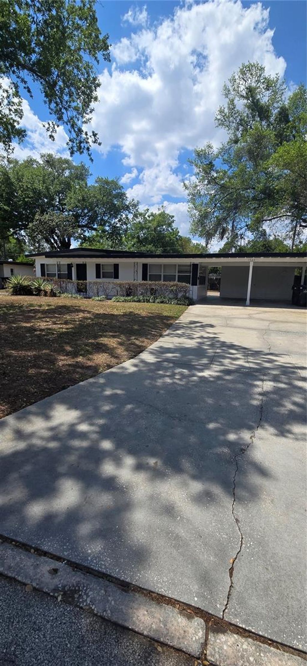 Photo of 1500 Roscomare Avenue, Orlando, FL 32806 (MLS # O6393184)