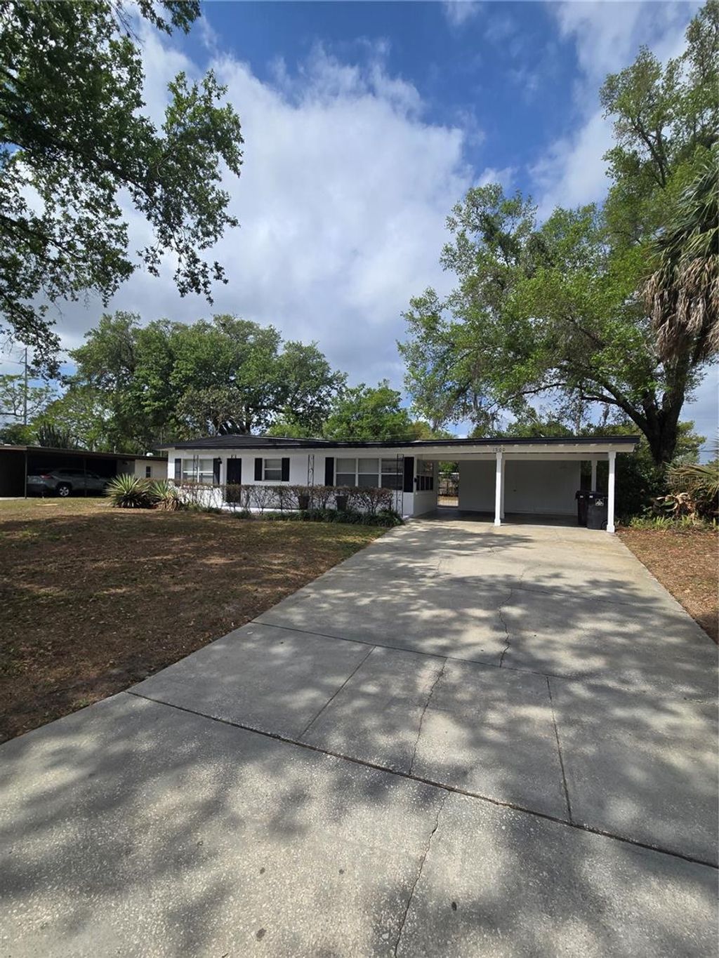 Photo of 1500 Roscomare Avenue, Orlando, FL 32806 (MLS # O6393184)