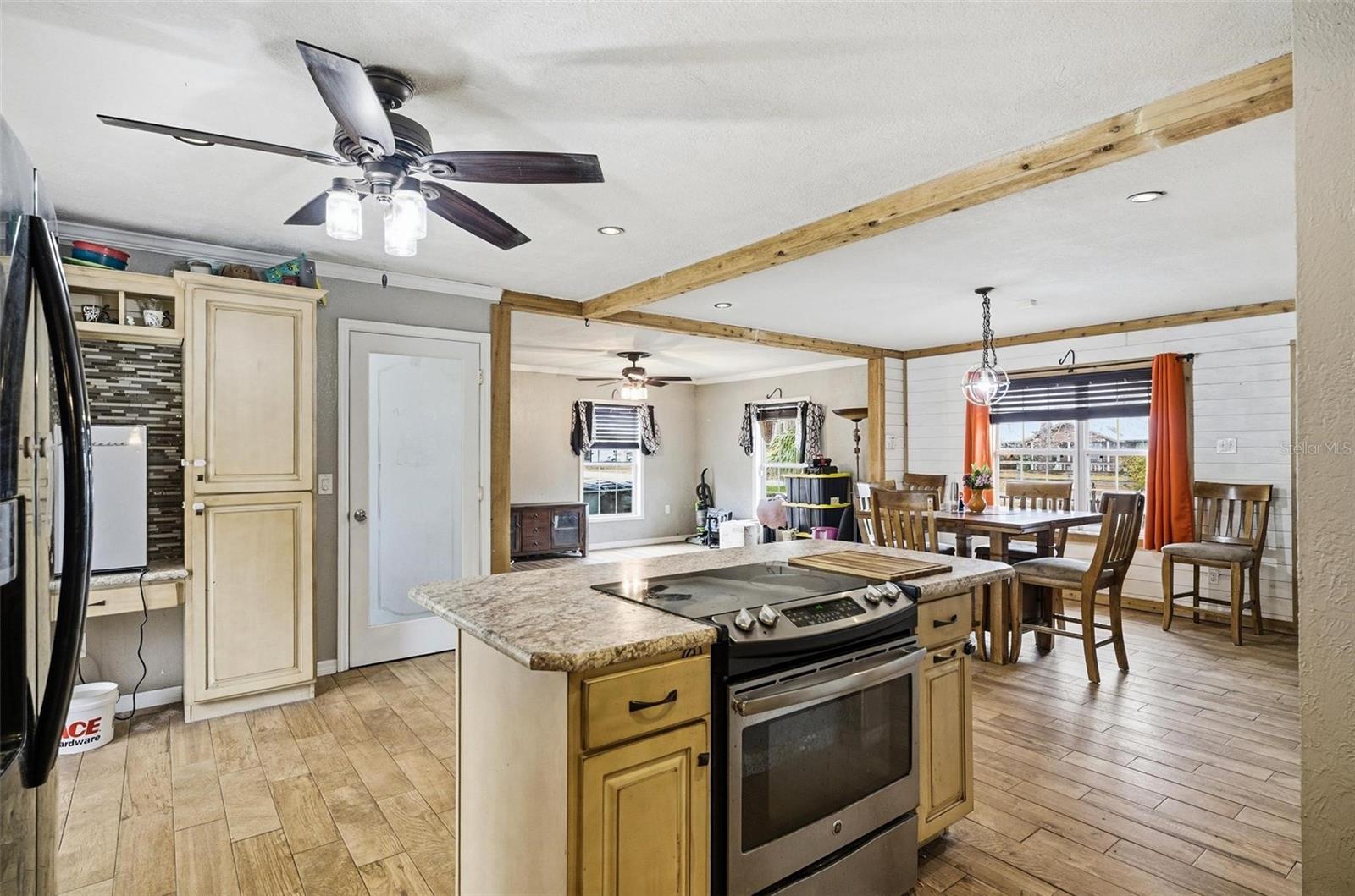 HERITAGE OAKS - Residential