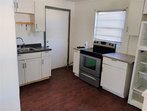 Tiny photo for 934 NW 17th Avenue, Ocala, FL 34475 (MLS # OM698968)