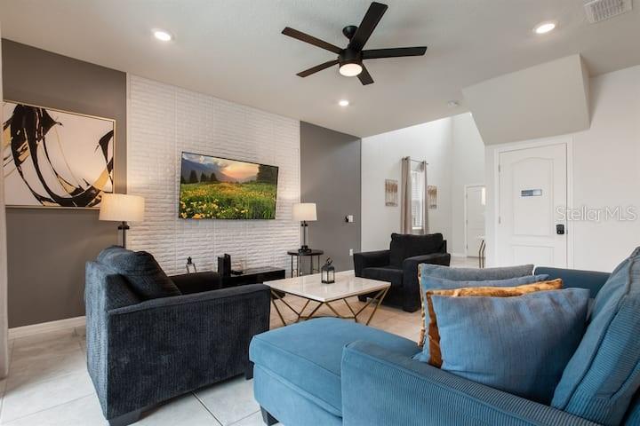 7372 OAKMOSS LOOP