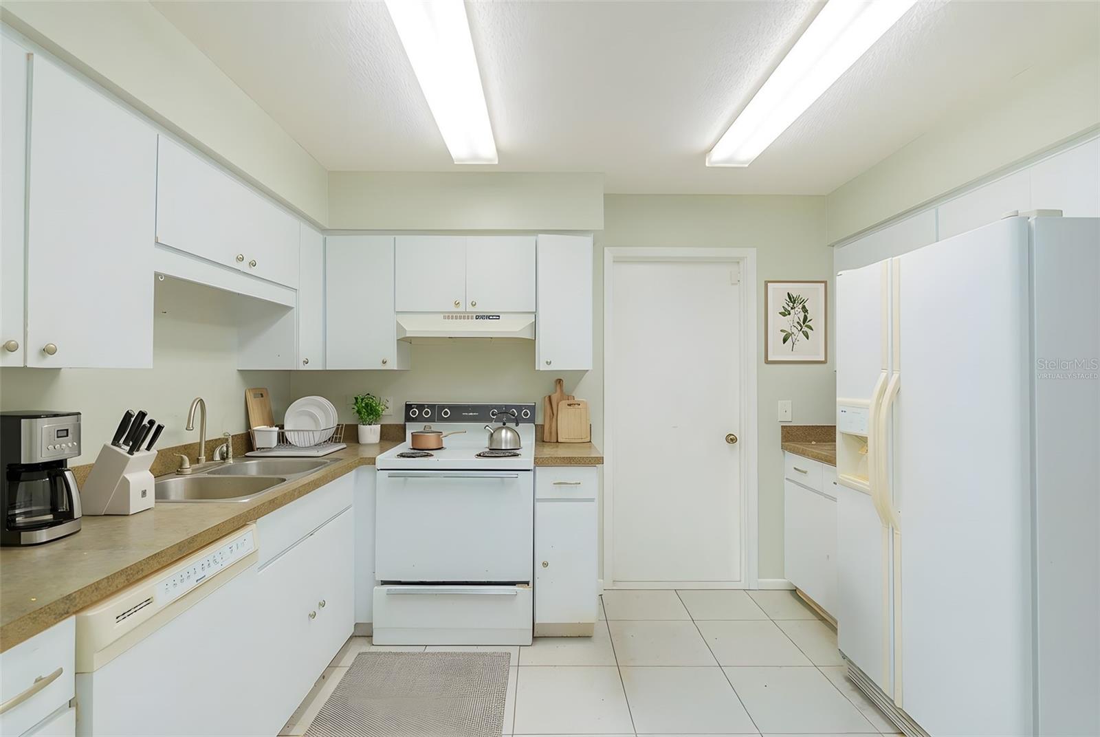 VILLAS OF SUNAIR - Residential Lease