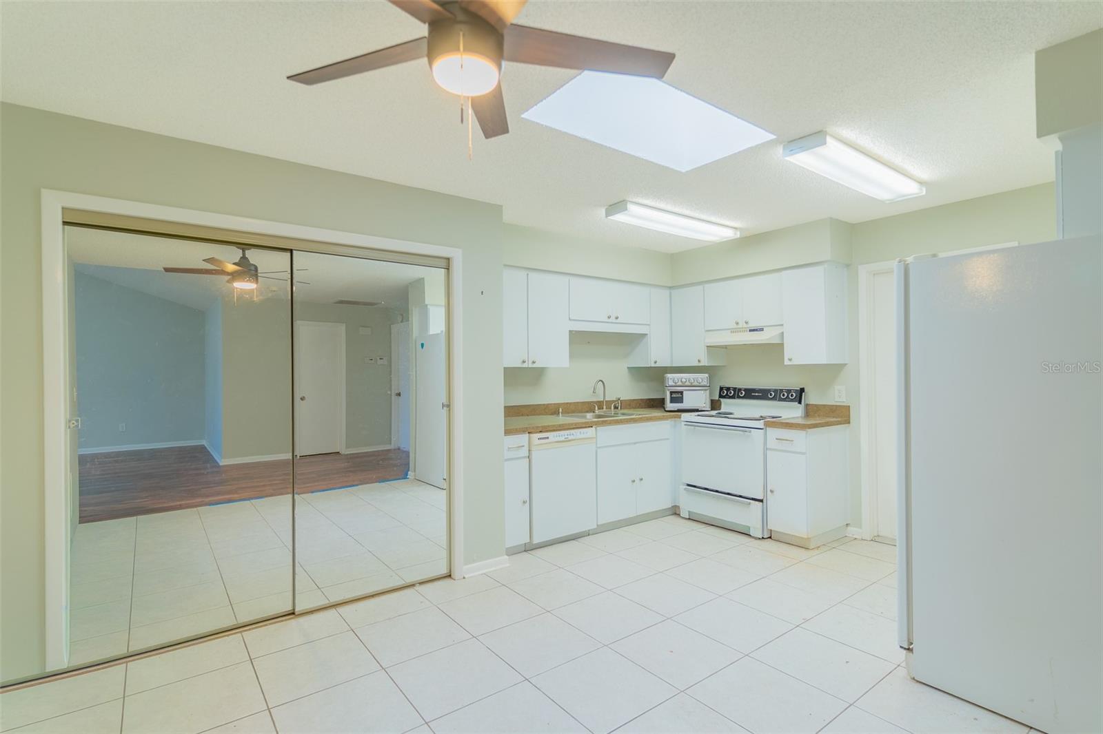 VILLAS OF SUNAIR - Residential Lease