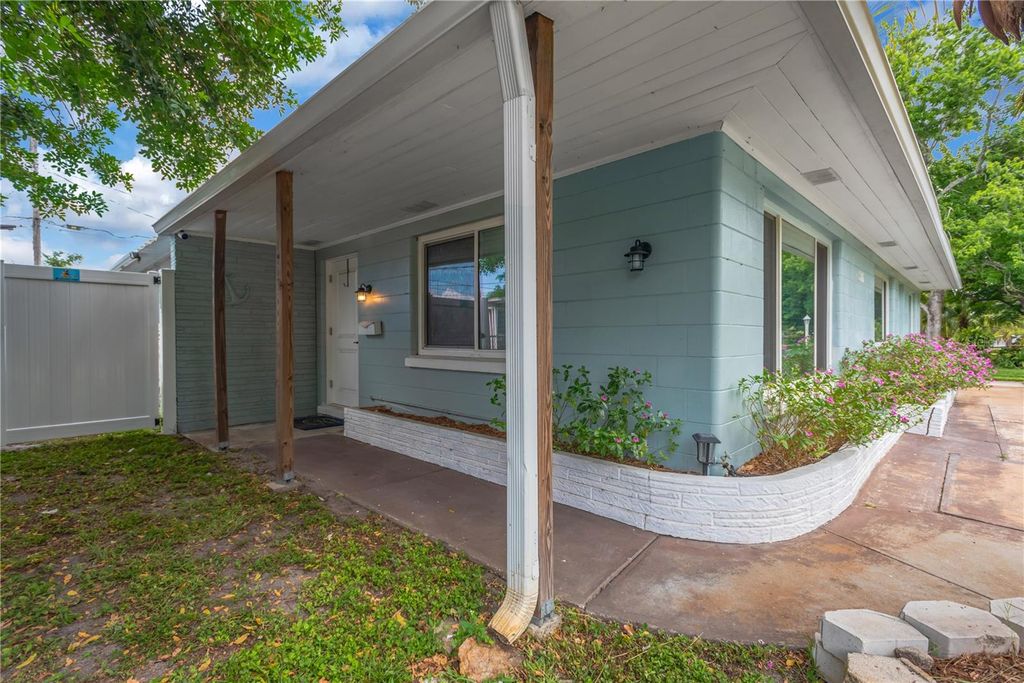 Photo of 1306 30th Street W, Bradenton, FL 34205 (MLS # TB8512158)