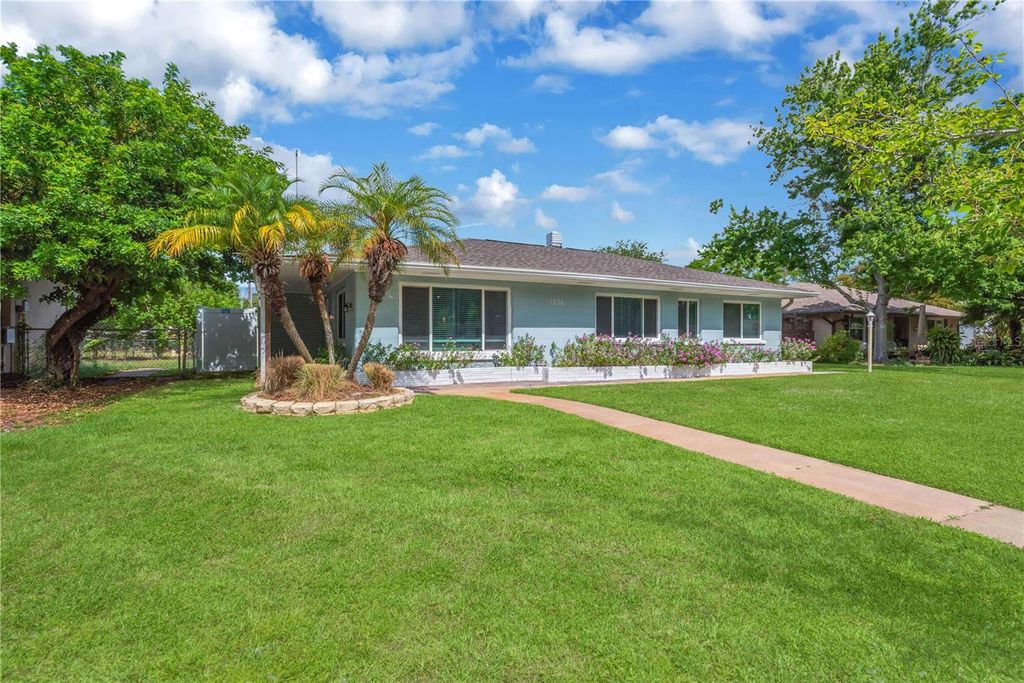 Photo of 1306 30th Street W, Bradenton, FL 34205 (MLS # TB8512158)