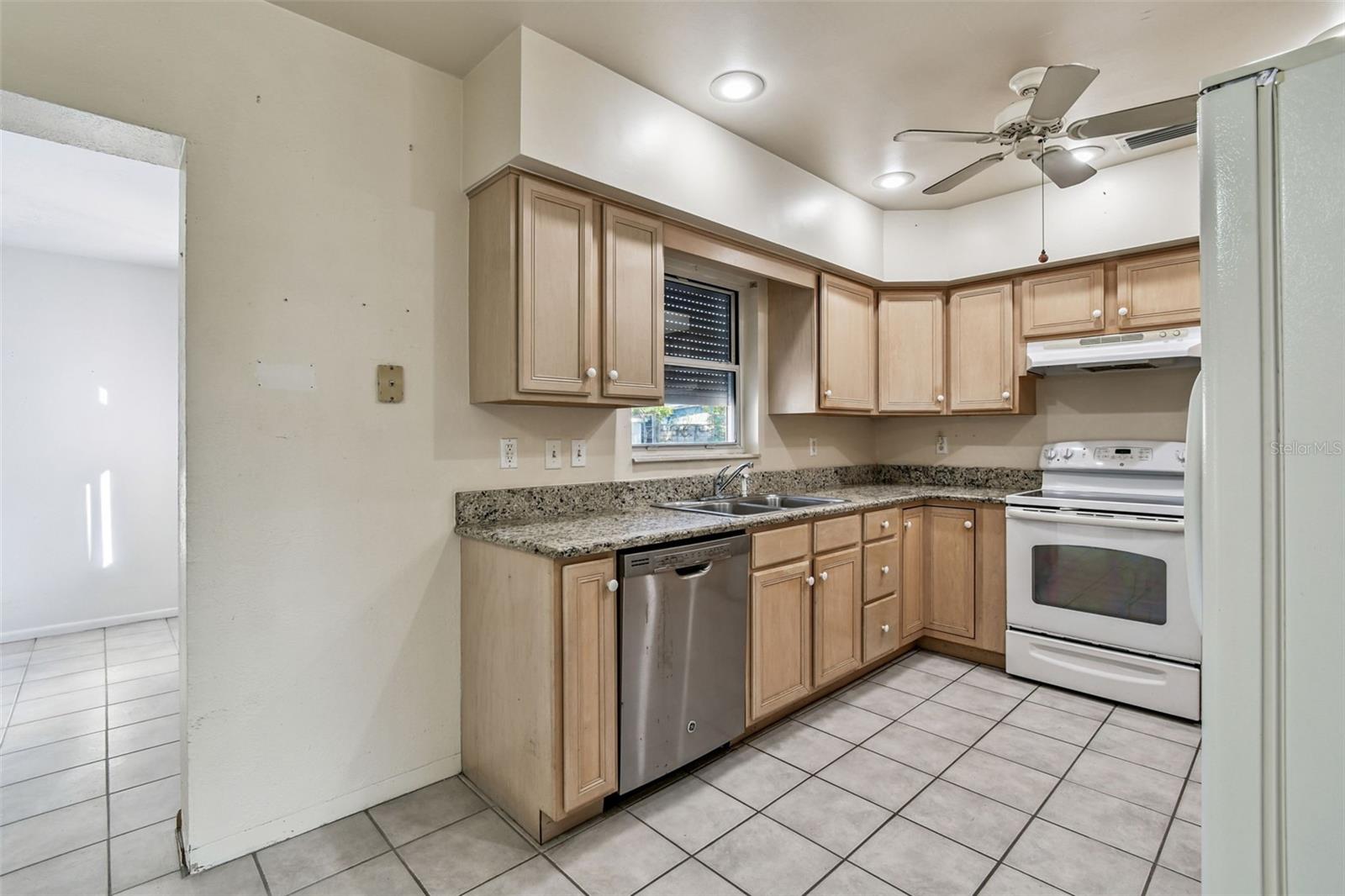 HOLIDAY HEIGHTS 2ND ADD CORR OF BLK 20 - Residential