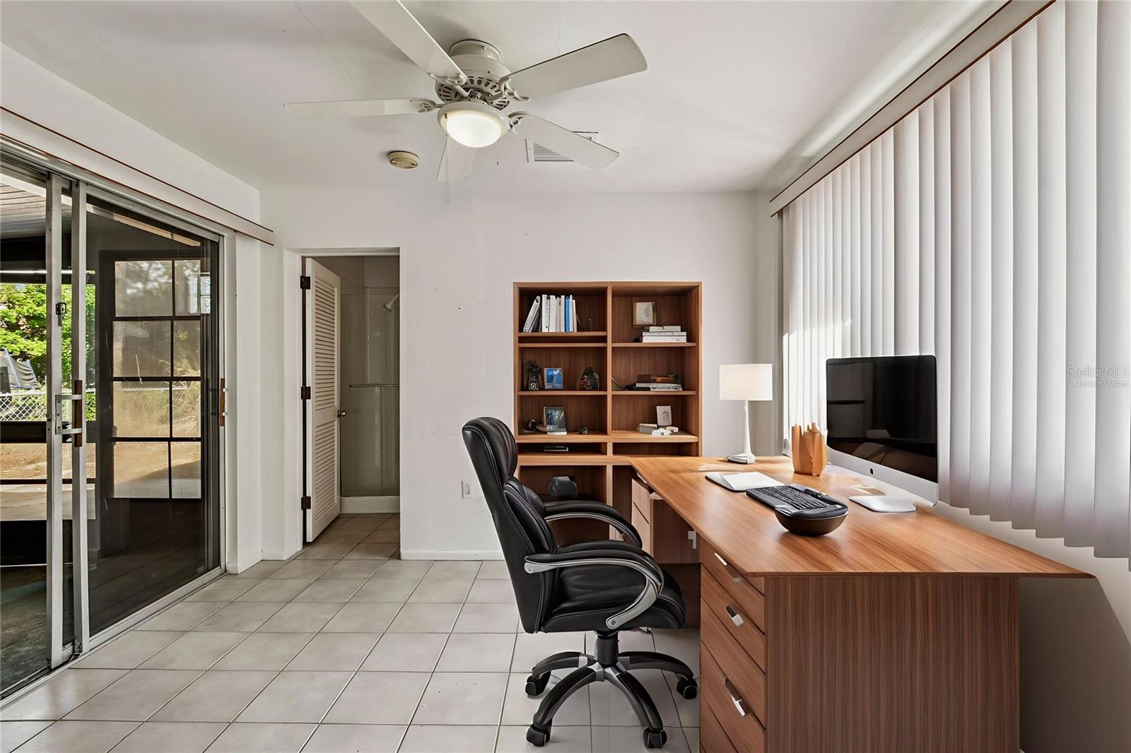 HOLIDAY HEIGHTS 2ND ADD CORR OF BLK 20 - Residential