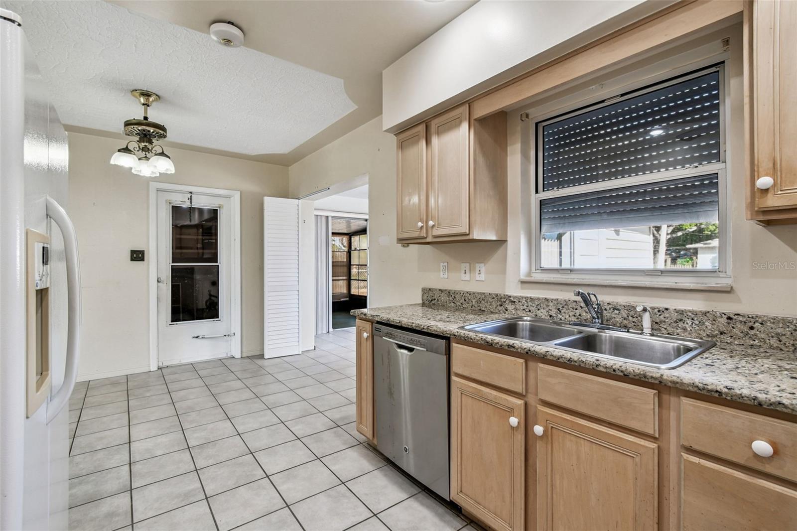 HOLIDAY HEIGHTS 2ND ADD CORR OF BLK 20 - Residential