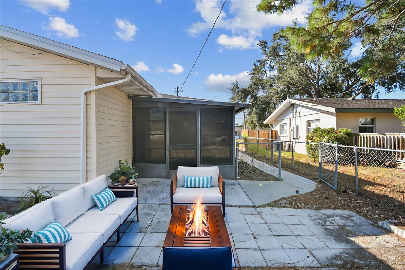 HOLIDAY HEIGHTS 2ND ADD CORR OF BLK 20 - Residential