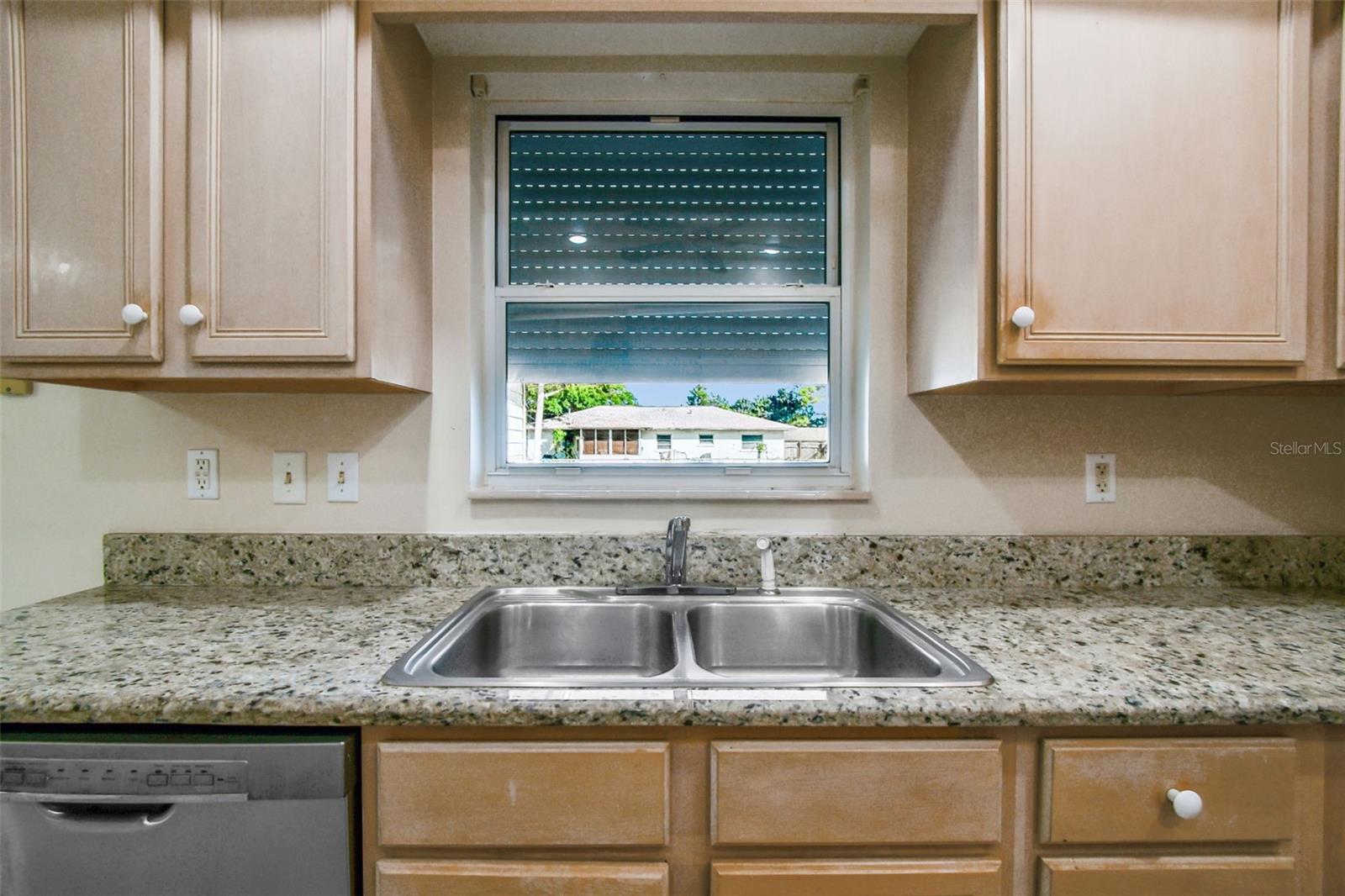 HOLIDAY HEIGHTS 2ND ADD CORR OF BLK 20 - Residential