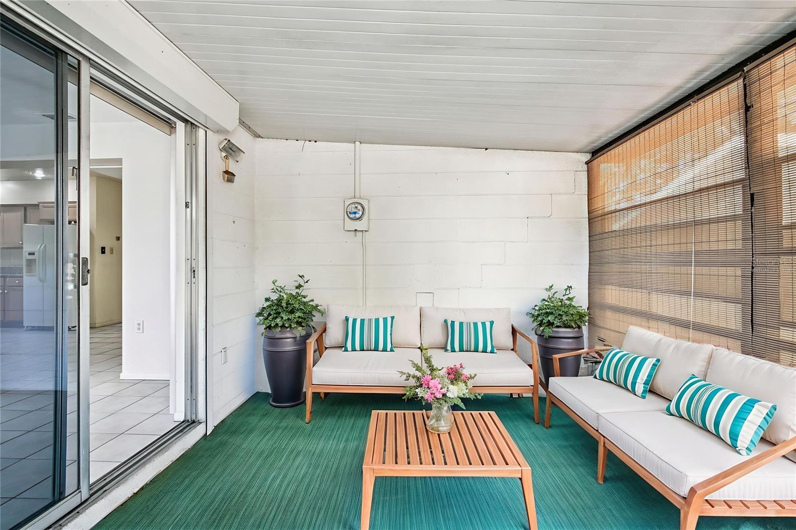 HOLIDAY HEIGHTS 2ND ADD CORR OF BLK 20 - Residential