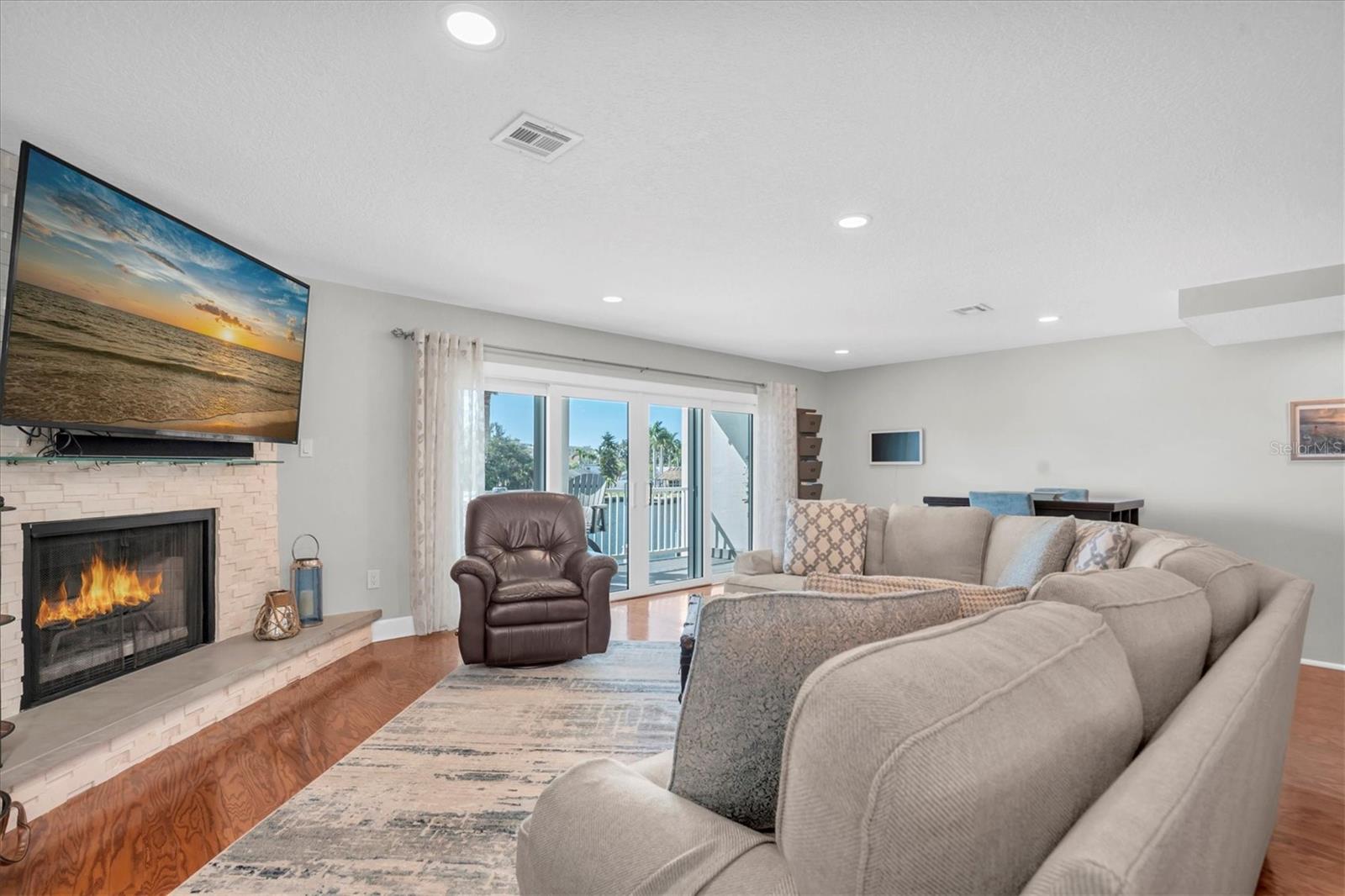 CAPRI HARBOR CONDO - Residential Lease