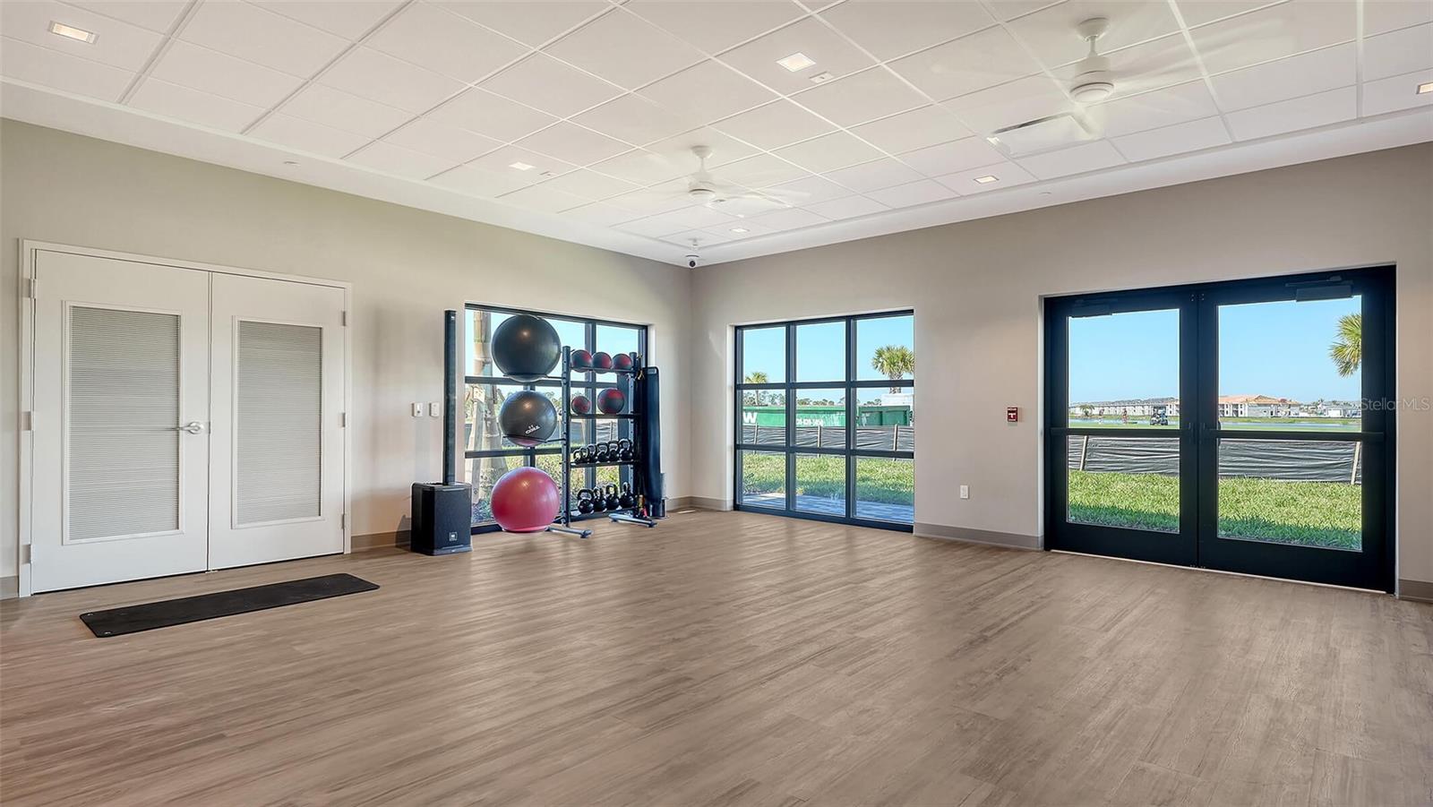 WELLEN PARK GOLF GOLF & COUNTRY CLUB - Residential Lease