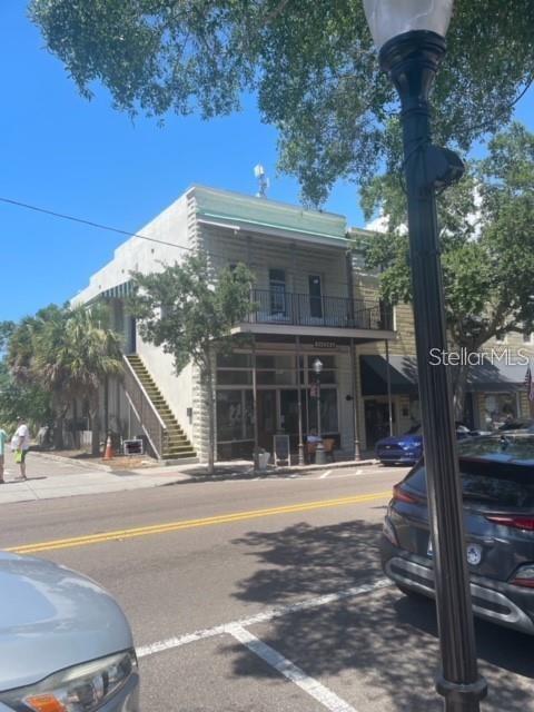 One bedroom one bath historic apartment right on Tarpon Ave with balcony. Watch first Friday right from your balcony. Walk to restaurants and shops. This won't last long!!