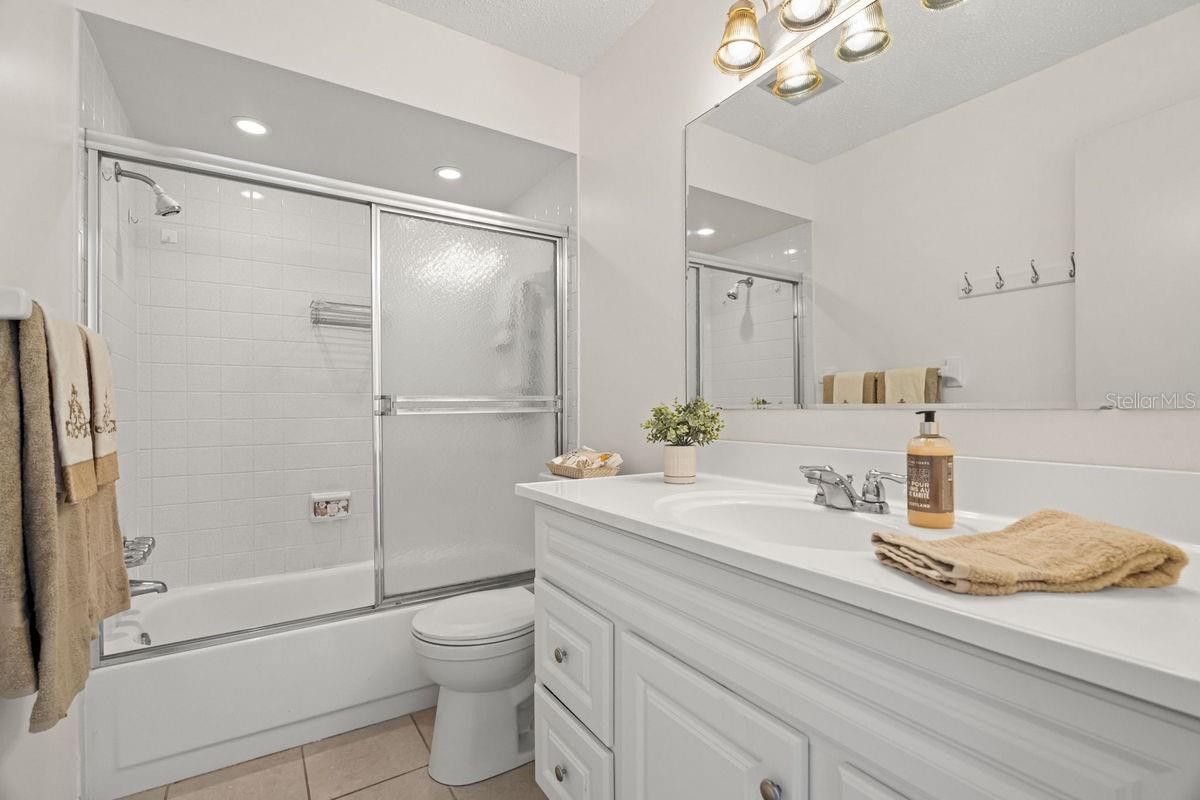 HEATHER HILL APTS - Residential