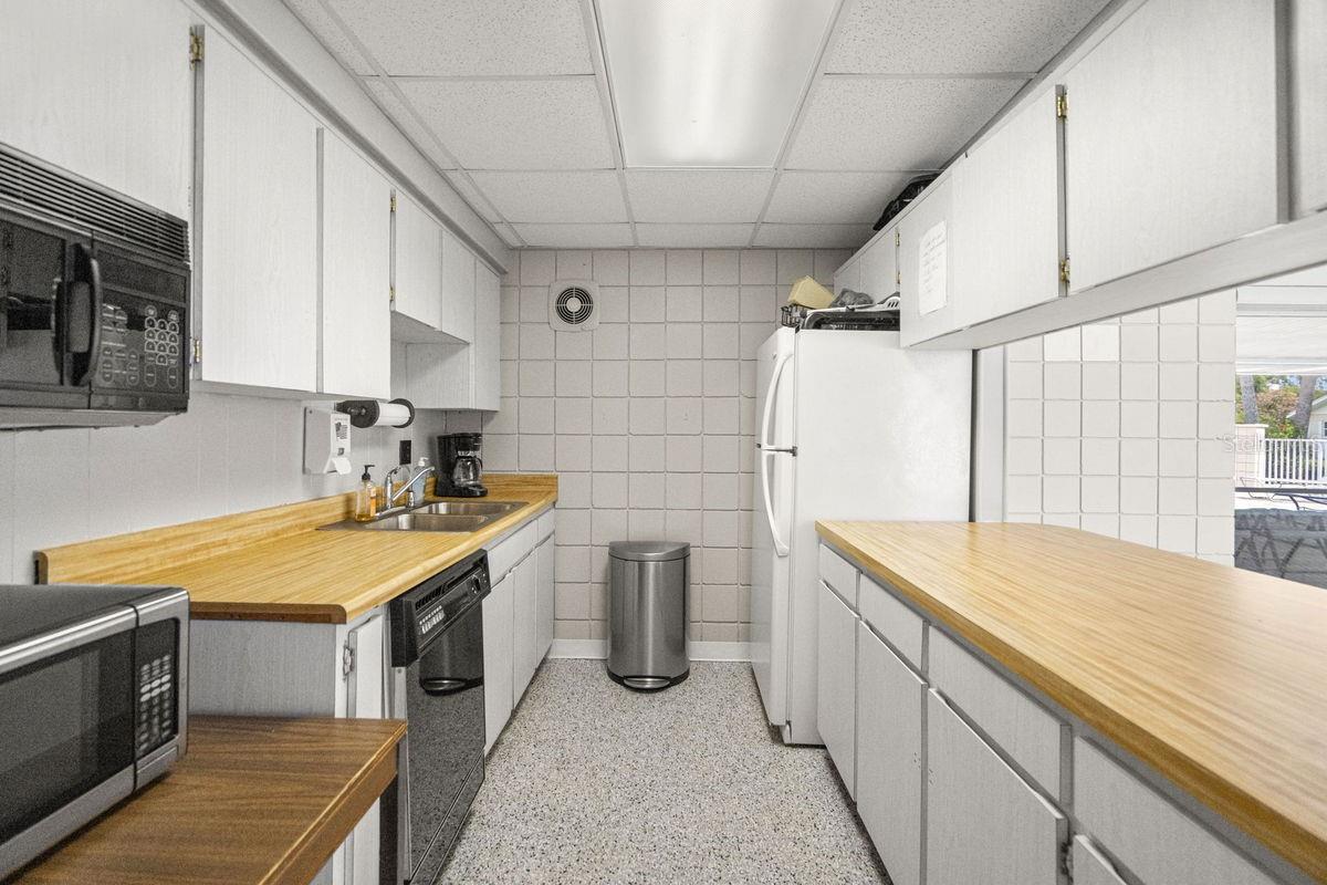 HEATHER HILL APTS - Residential