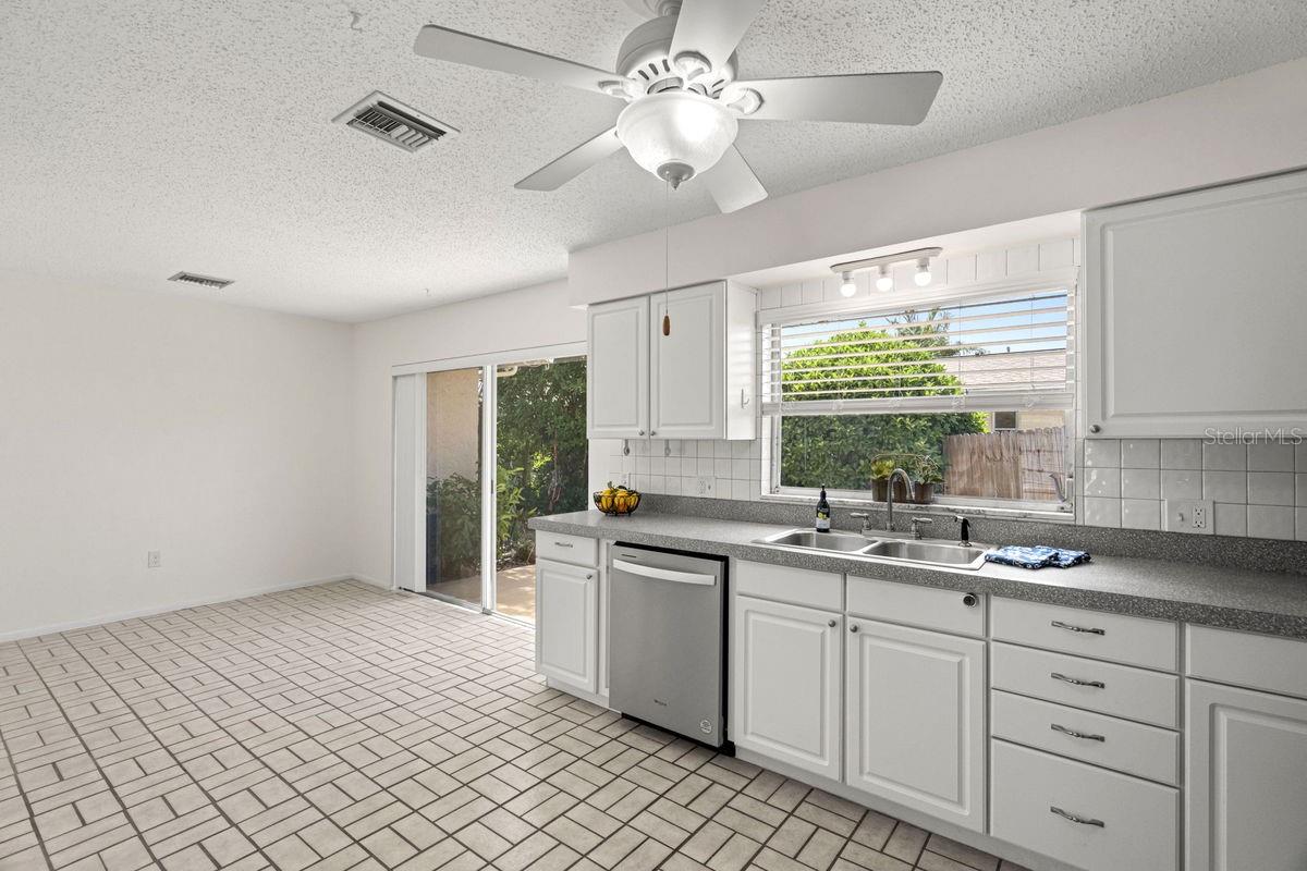 HEATHER HILL APTS - Residential