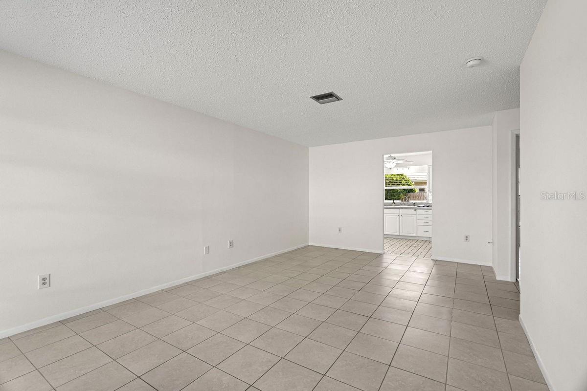 HEATHER HILL APTS - Residential