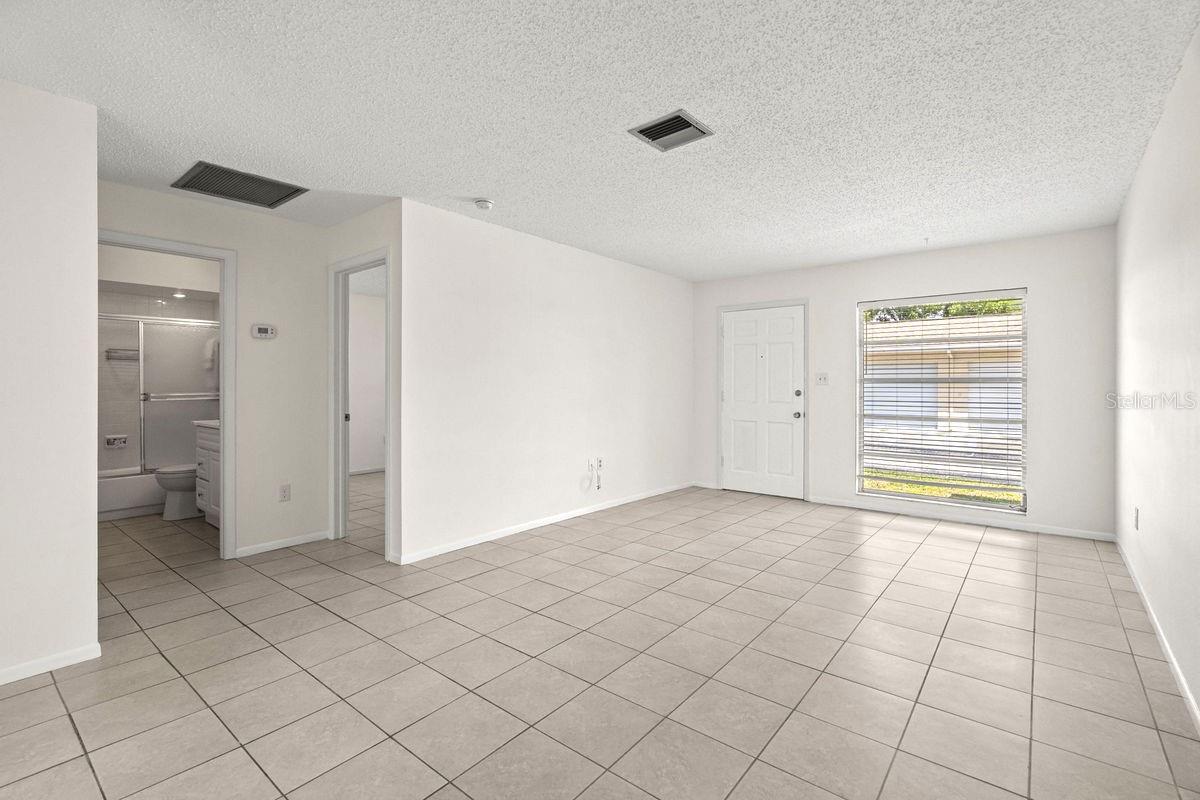 HEATHER HILL APTS - Residential