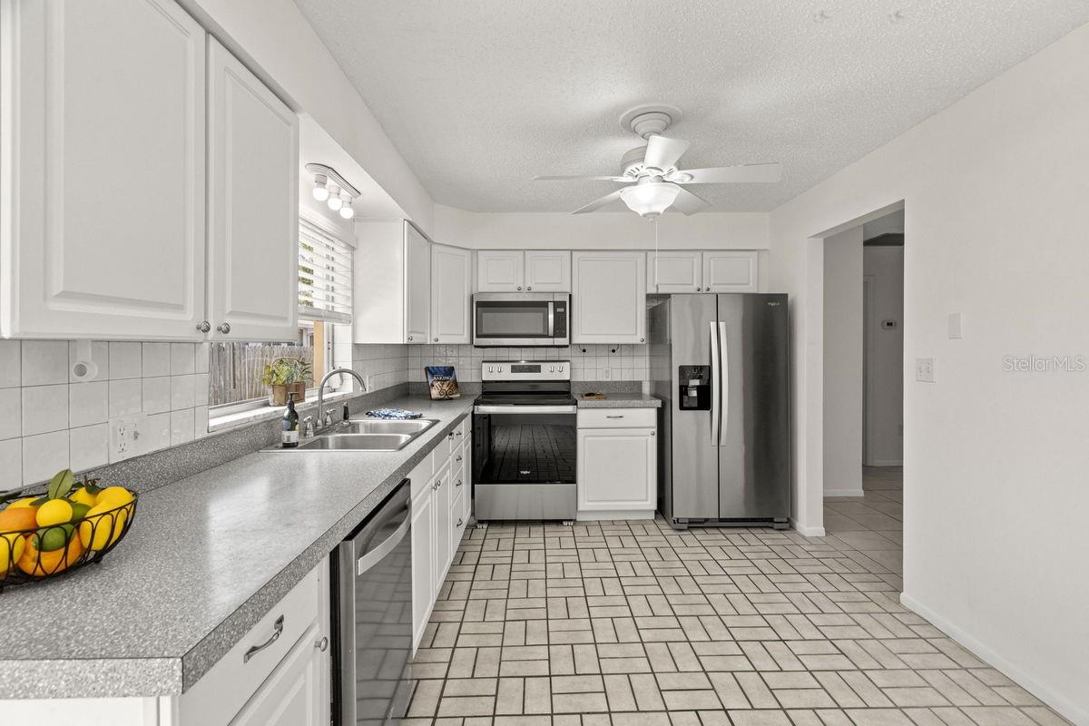 HEATHER HILL APTS - Residential