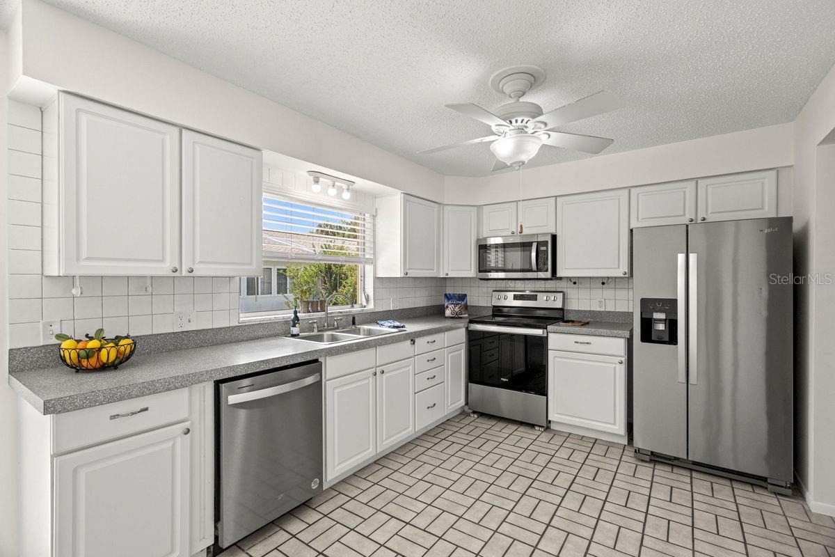 HEATHER HILL APTS - Residential