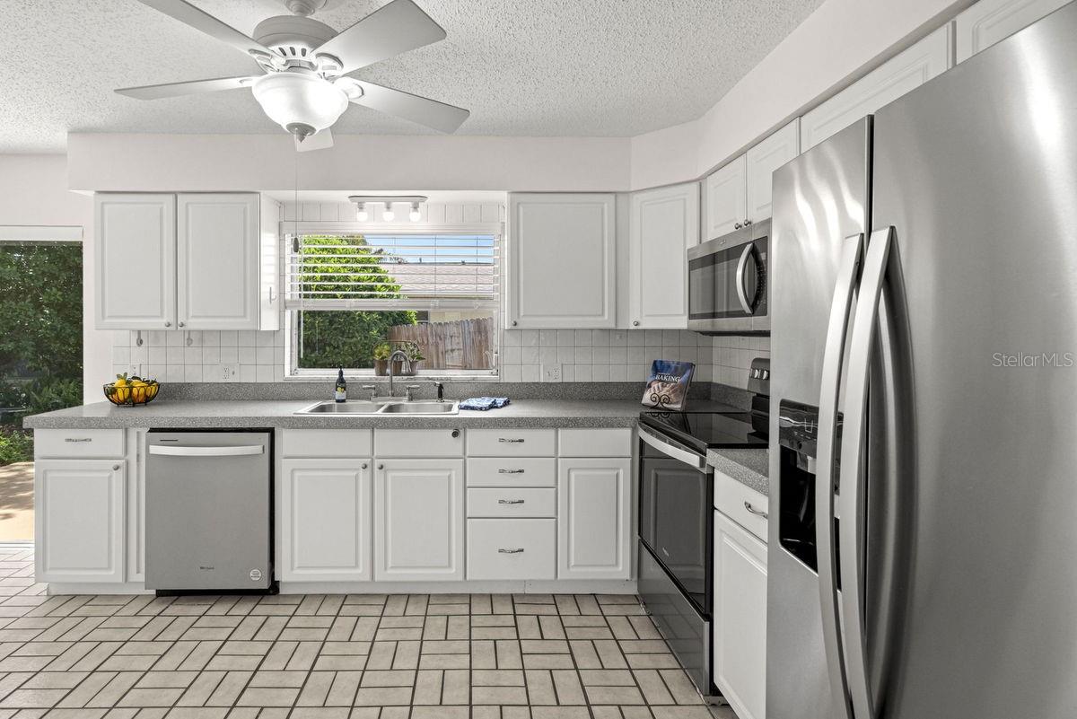 HEATHER HILL APTS - Residential