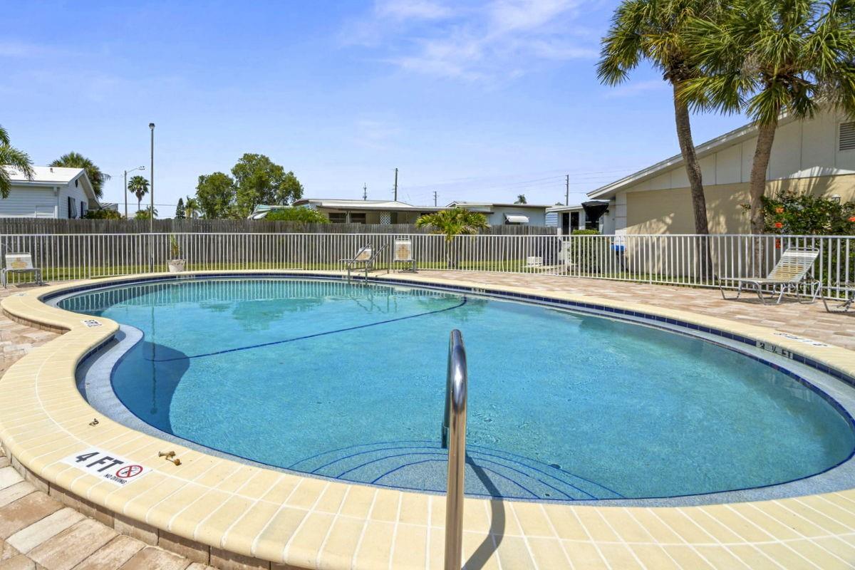 HEATHER HILL APTS - Residential