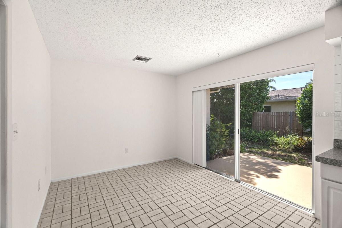 HEATHER HILL APTS - Residential