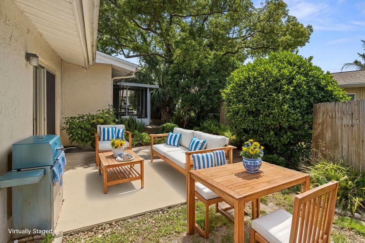 HEATHER HILL APTS - Residential