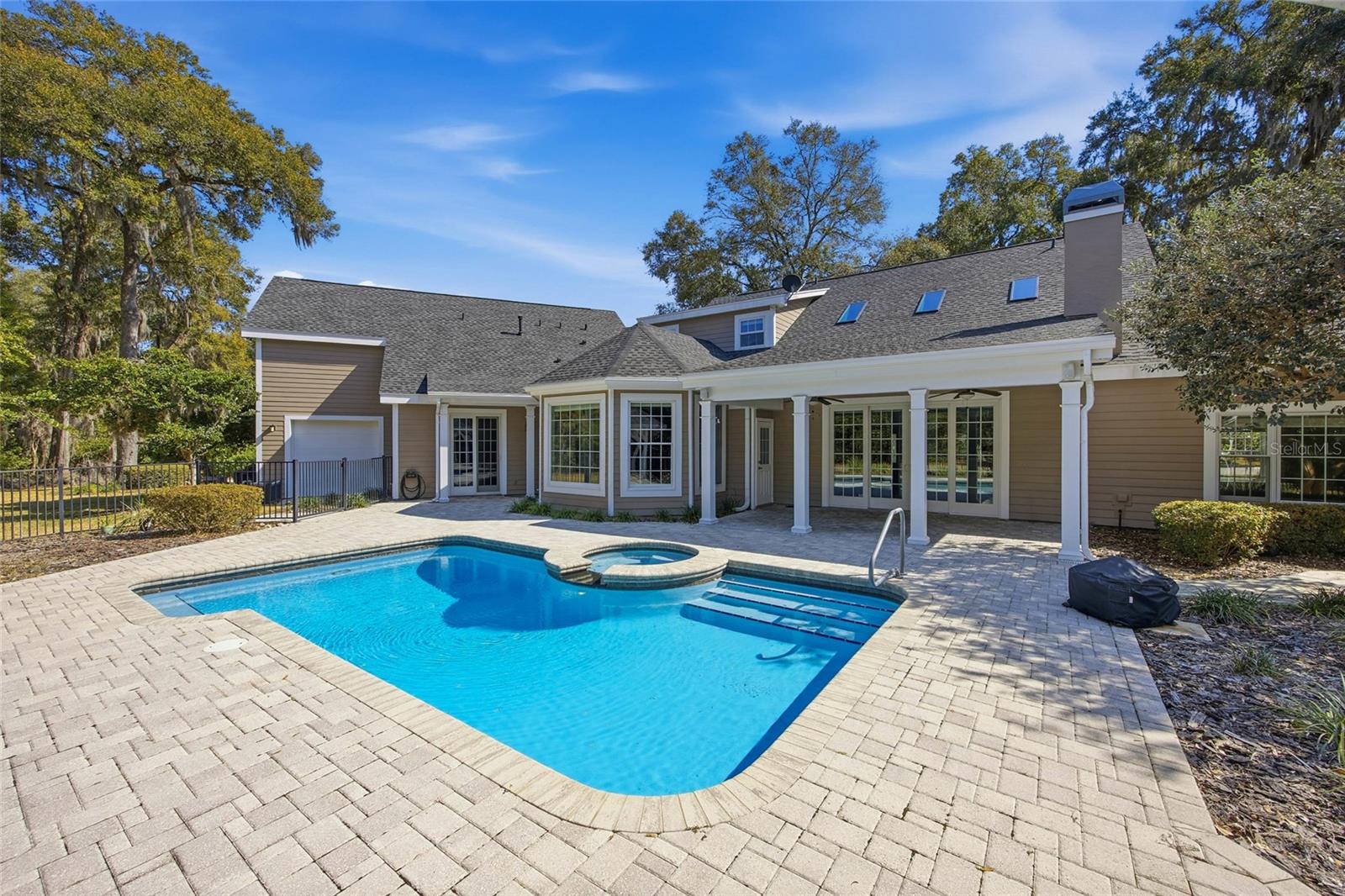 SOUTH POINT - Residential