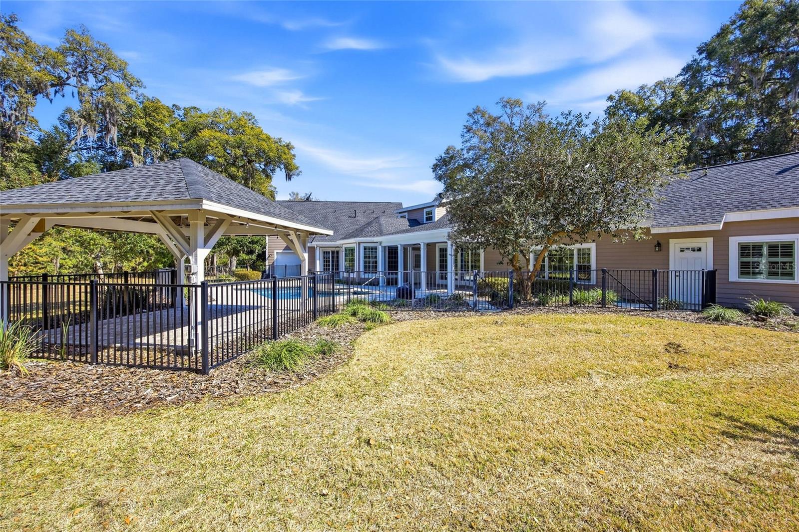 SOUTH POINT - Residential