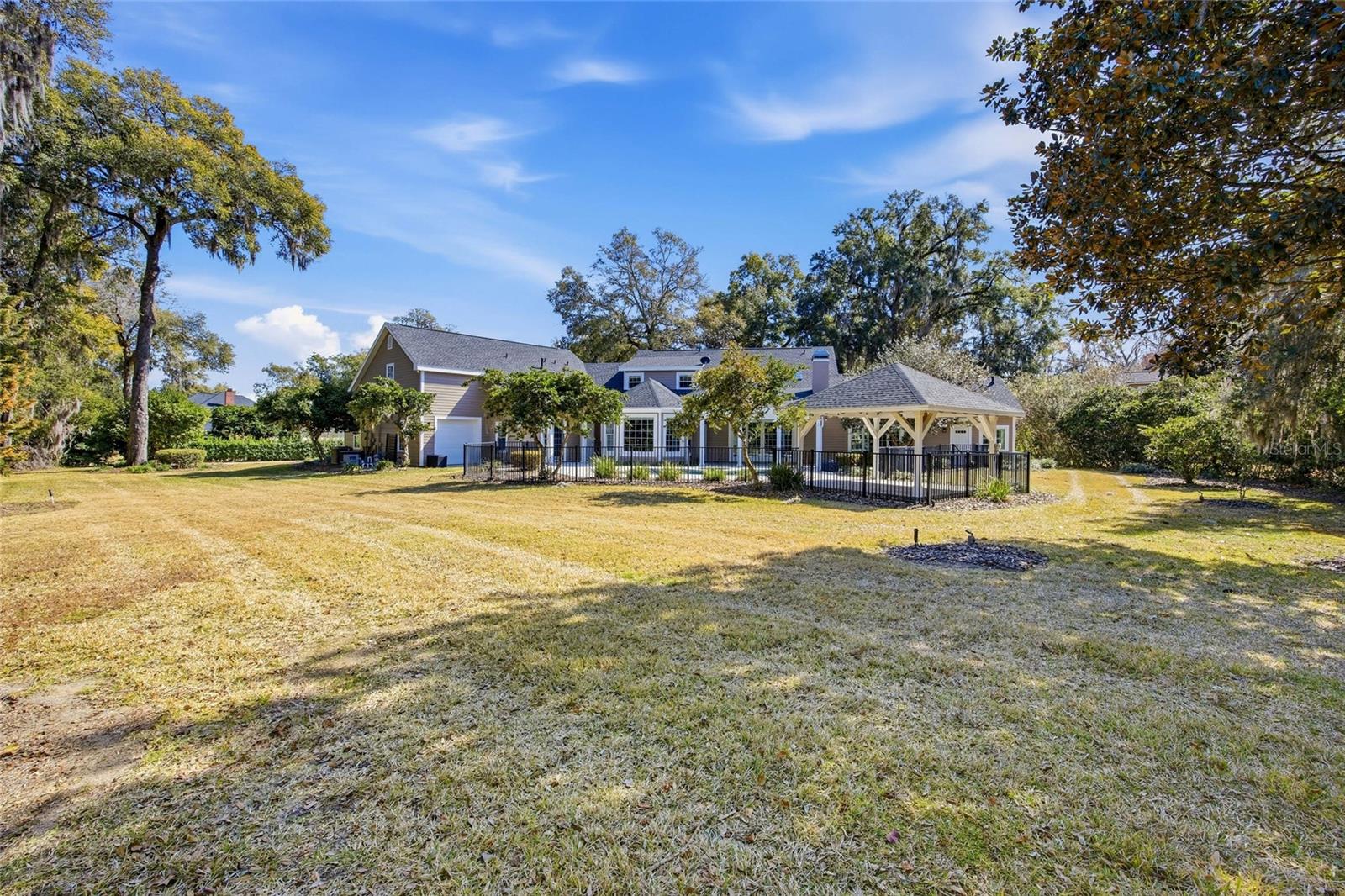 SOUTH POINT - Residential