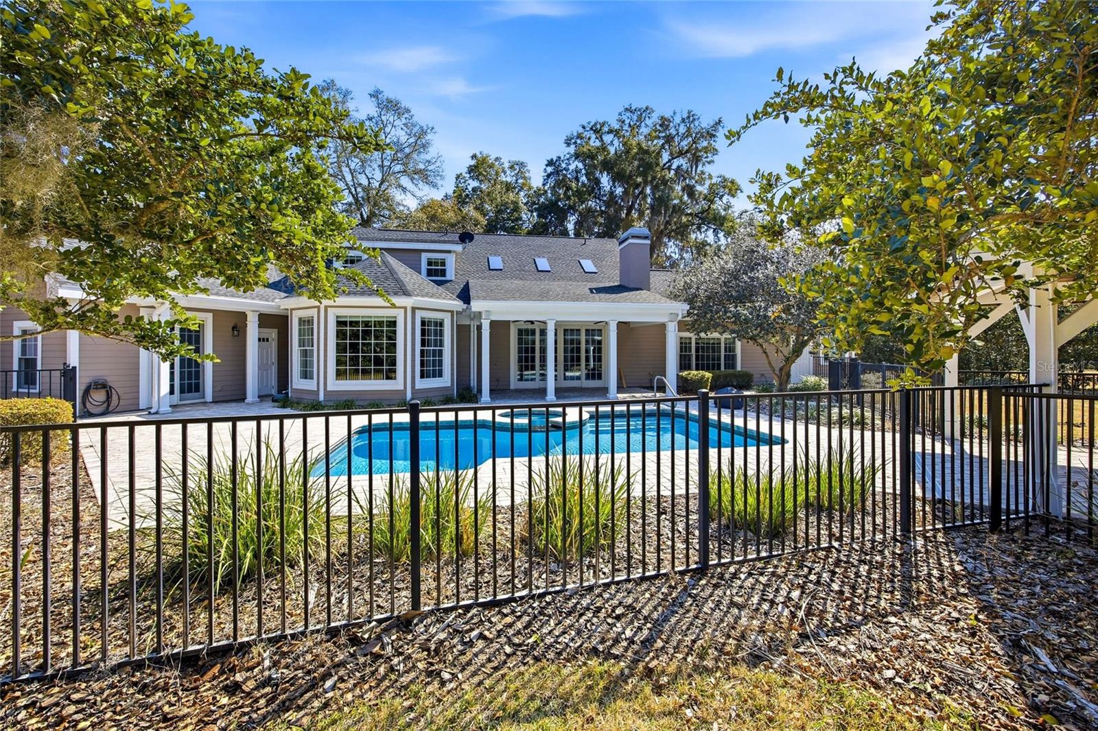 SOUTH POINT - Residential