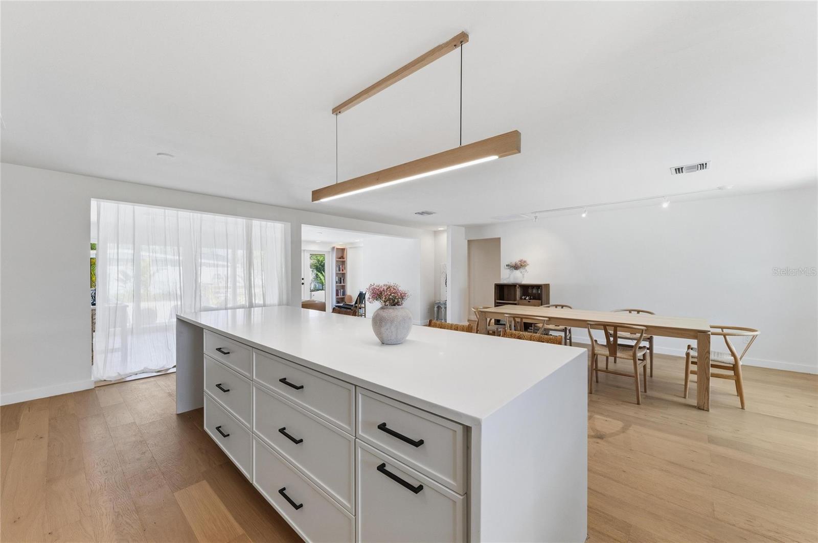 SOUTH GATE MANOR - Residential