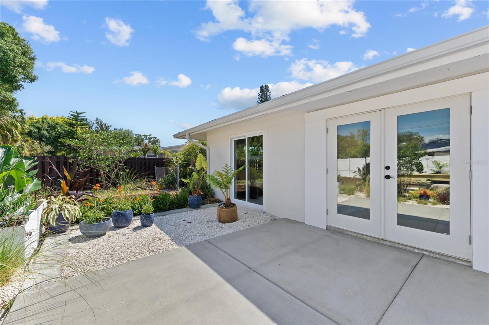 SOUTH GATE MANOR - Residential
