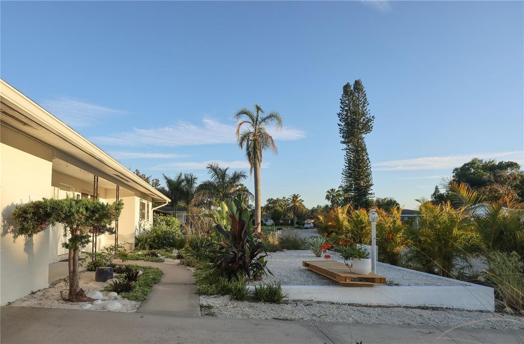 Photo of 2513 Croton Avenue, Sarasota, FL 34239 (MLS # A4692136)