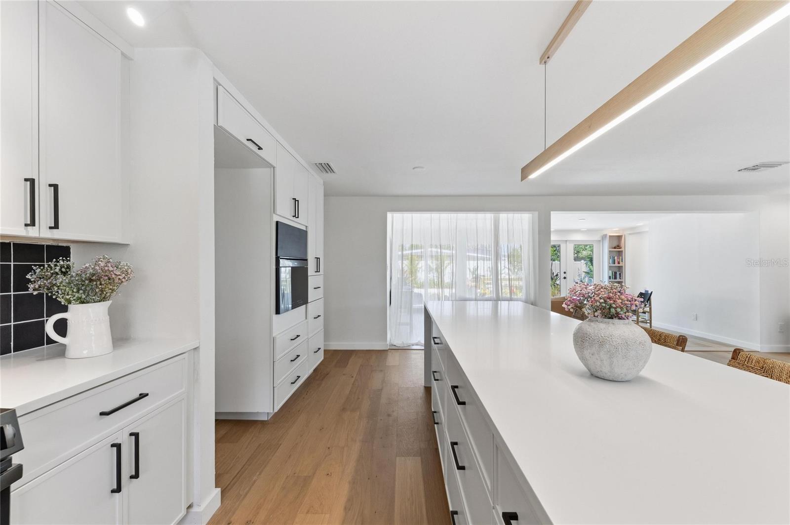 SOUTH GATE MANOR - Residential