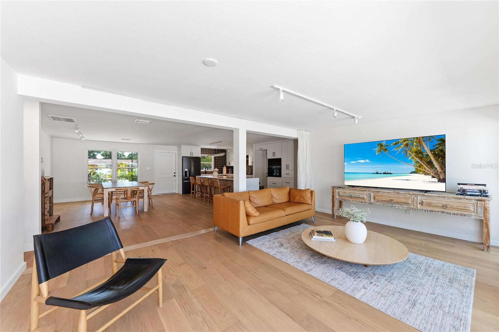 SOUTH GATE MANOR - Residential