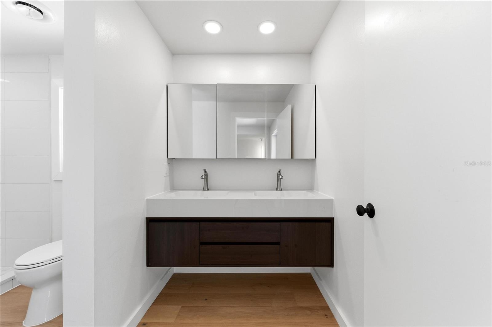 SOUTH GATE MANOR - Residential