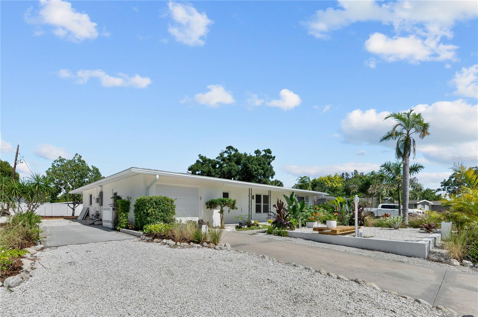 SOUTH GATE MANOR - Residential