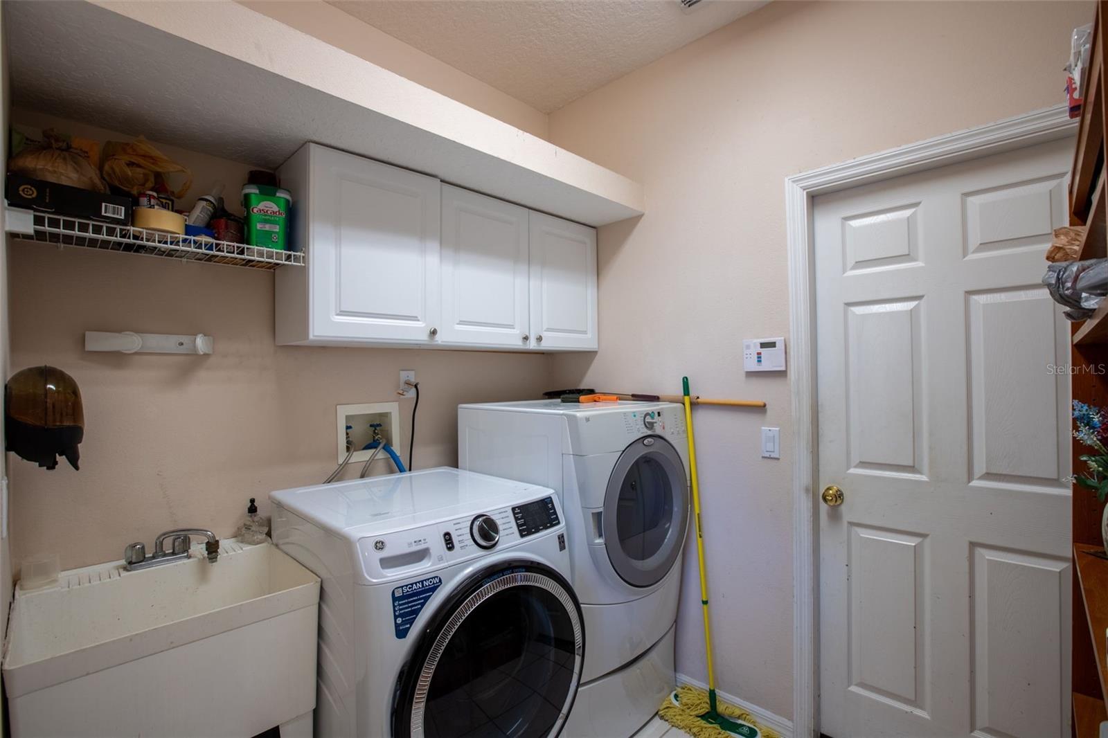 WOODBRIDGE LAKES UNIT 1 - Residential Lease