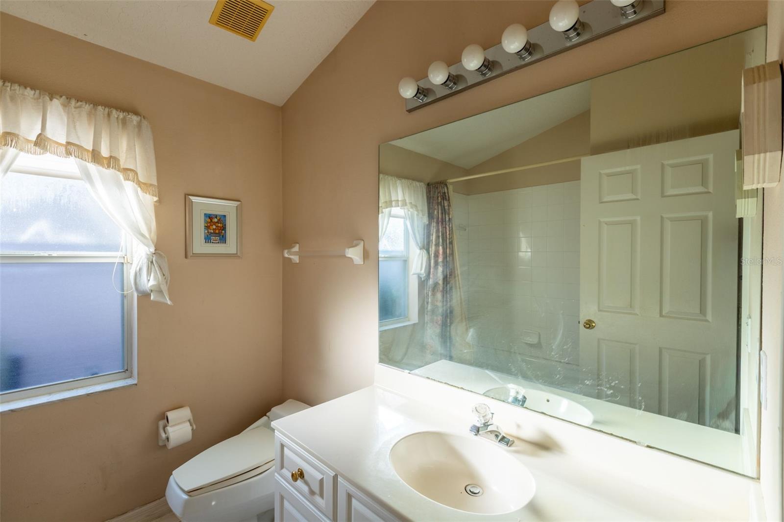 WOODBRIDGE LAKES UNIT 1 - Residential Lease