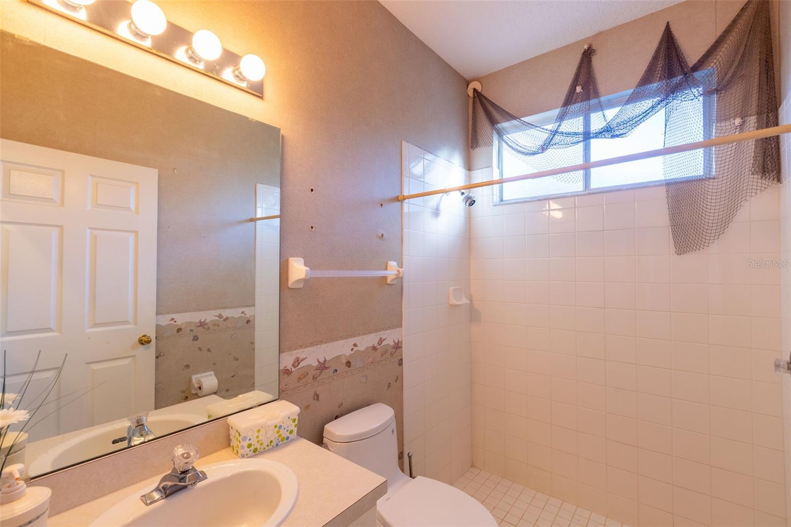 WOODBRIDGE LAKES UNIT 1 - Residential Lease