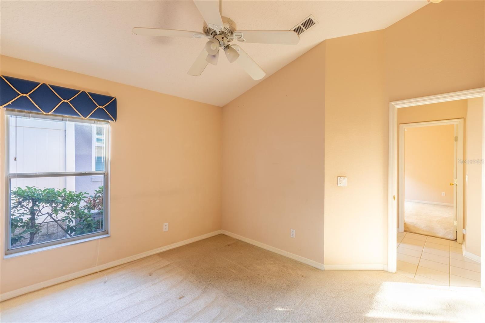 WOODBRIDGE LAKES UNIT 1 - Residential Lease